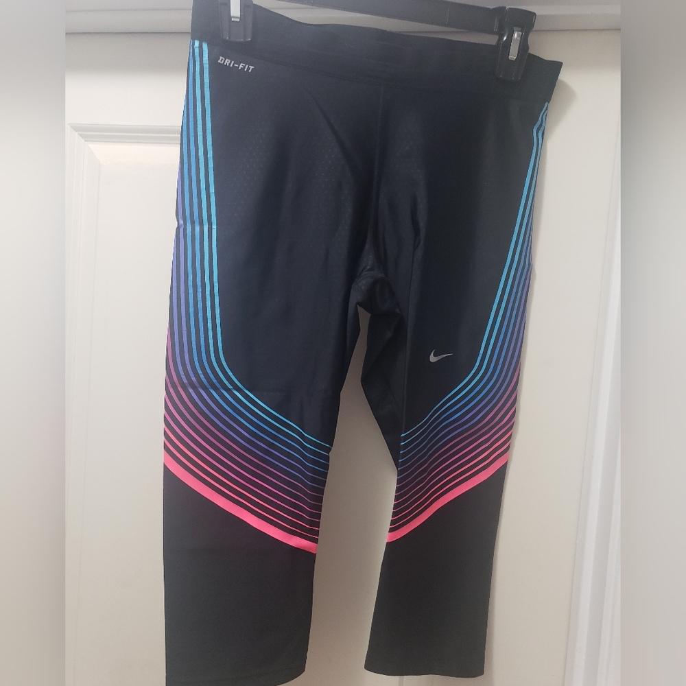 Women | Nike Cropped Running Leggings